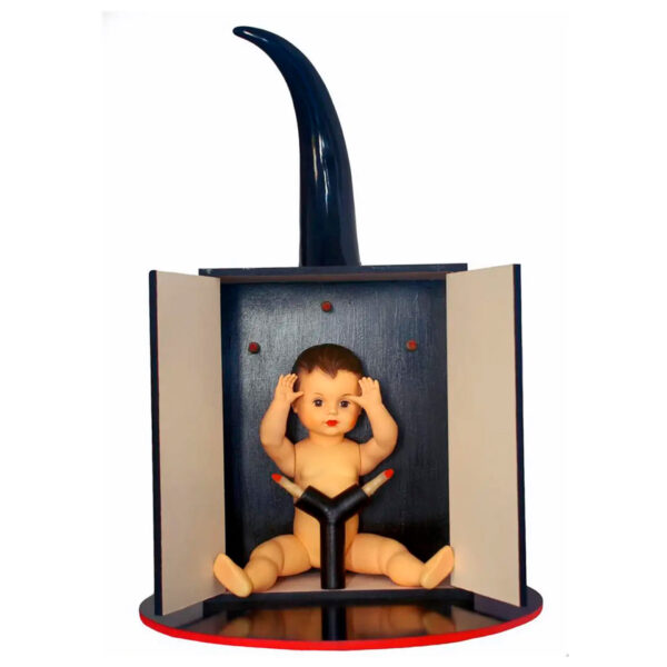 Caja Mágica con el niñito felizmente recibiendo