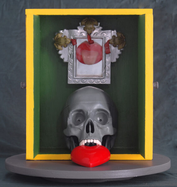 Caja mágica con la muerte comiendo el amor de su corazón